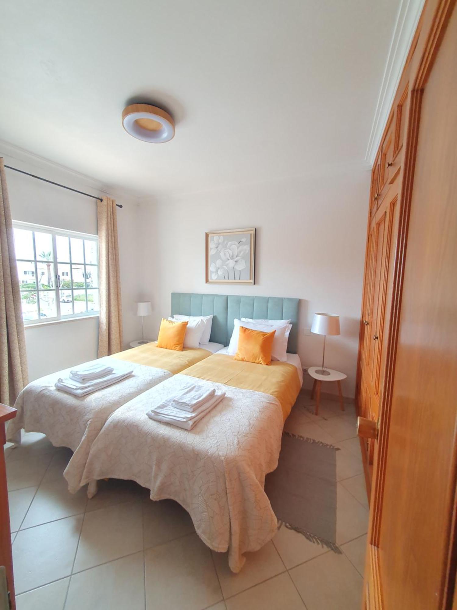Vila Apartamentos Estrela Lagos Eksteriør billede